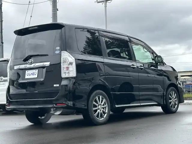 トヨタ ヴォクシー ZS 煌Ⅱ 道北・旭川 2012(平24)年 10.5万km ブラック (株)IDOMが運営する【じしゃロン旭川店】の自社ローン専用車両になります。こちらは現金またはオートローンご利用時の価格です。自社ローンご希望の方は別途その旨お申付け下さい/　/・社外ナビ(CD/DVD/BT/HDD/SD/フルセグ)/・ETC/・ドライブレコーダー/・バックカメラ/・ステアリングリモコン/・両側パワースライドドア/・フリップダウン/・純正AWサマータイヤ積込 205/60R16/・取扱説明書
