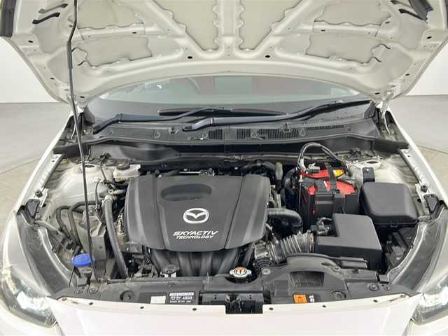マツダ デミオ 13S ノーブルクリムゾン 愛知県 2017(平29)年 5.9万km スノーフレイクホワイトパールマイカ 純正8型メーカーオプションナビ【Bluetooth CD DVD USB AUX フルセグ】/全方位カメラ/ヘッドアップディスプレイ/ETC/i-active sense/・衝突軽減ブレーキ/・レーンキープアシスト/・レーダークルーズコントロール/横滑り防止装置/交通標識認識機能/ドライバーアテンションアラート/ブラインドスポットモニター/クリアランスソナー/前席シートヒーター/アダプティブLEDヘッドライト/オートマチックハイビーム/オートライト/フォグランプ/ステアリングリモコン/禁煙車