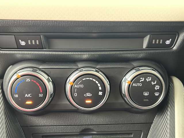 マツダ デミオ 13S ノーブルクリムゾン 愛知県 2017(平29)年 5.9万km スノーフレイクホワイトパールマイカ 純正8型メーカーオプションナビ【Bluetooth CD DVD USB AUX フルセグ】/全方位カメラ/ヘッドアップディスプレイ/ETC/i-active sense/・衝突軽減ブレーキ/・レーンキープアシスト/・レーダークルーズコントロール/横滑り防止装置/交通標識認識機能/ドライバーアテンションアラート/ブラインドスポットモニター/クリアランスソナー/前席シートヒーター/アダプティブLEDヘッドライト/オートマチックハイビーム/オートライト/フォグランプ/ステアリングリモコン/禁煙車