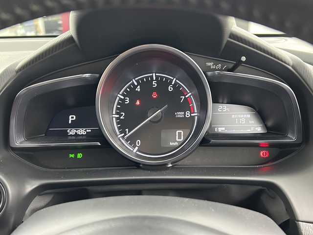 マツダ デミオ 13S ノーブルクリムゾン 愛知県 2017(平29)年 5.9万km スノーフレイクホワイトパールマイカ 純正8型メーカーオプションナビ【Bluetooth CD DVD USB AUX フルセグ】/全方位カメラ/ヘッドアップディスプレイ/ETC/i-active sense/・衝突軽減ブレーキ/・レーンキープアシスト/・レーダークルーズコントロール/横滑り防止装置/交通標識認識機能/ドライバーアテンションアラート/ブラインドスポットモニター/クリアランスソナー/前席シートヒーター/アダプティブLEDヘッドライト/オートマチックハイビーム/オートライト/フォグランプ/ステアリングリモコン/禁煙車