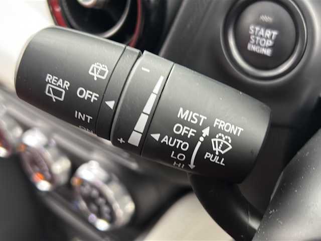 マツダ デミオ 13S ノーブルクリムゾン 愛知県 2017(平29)年 5.9万km スノーフレイクホワイトパールマイカ 純正8型メーカーオプションナビ【Bluetooth CD DVD USB AUX フルセグ】/全方位カメラ/ヘッドアップディスプレイ/ETC/i-active sense/・衝突軽減ブレーキ/・レーンキープアシスト/・レーダークルーズコントロール/横滑り防止装置/交通標識認識機能/ドライバーアテンションアラート/ブラインドスポットモニター/クリアランスソナー/前席シートヒーター/アダプティブLEDヘッドライト/オートマチックハイビーム/オートライト/フォグランプ/ステアリングリモコン/禁煙車