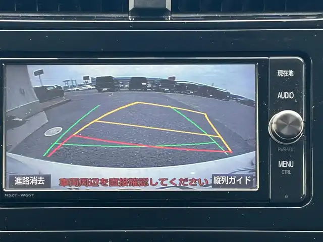 トヨタ プリウス S 滋賀県 2017(平29)年 11.6万km スーパーホワイトⅡ ガソリン（ハイブリッド）/2WD(FF)/CVT/７インチ純正ナビ【NSZT-W66T】/(FM/AM/CD/DVD/フルセグ/Bluetooth)/バックカメラ/ETC/ブレーキアシスト	/電動格納ミラー/ステアリングスイッチ/オートライト/LEDヘッドライト/フルオートエアコン/プッシュスタート/スマートキー/スペアキー/純正フロアマット/ドアバイザー/トノカバー