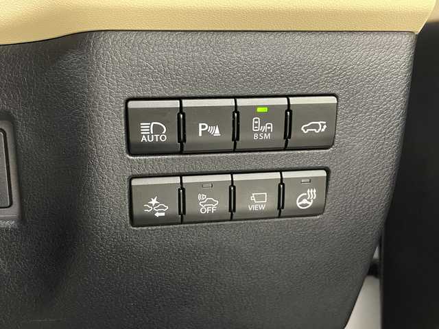 レクサス ＮＸ 300h Iパッケージ 大分県 2014(平26)年 3.6万km ソニッククォーツ 純正ナビ/パノラミックビューモニター/TV/Bluetooth/プリクラッシュセーフティ/レーダークルーズ/レーンキープ/パワーバックドア/HUD/BSM/3眼LEDヘッドライト/サンルーフ/メモリ付パワーシート/ETC/フロアマット