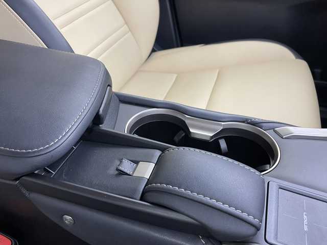 レクサス ＮＸ 300h Iパッケージ 大分県 2014(平26)年 3.6万km ソニッククォーツ 純正ナビ/パノラミックビューモニター/TV/Bluetooth/プリクラッシュセーフティ/レーダークルーズ/レーンキープ/パワーバックドア/HUD/BSM/3眼LEDヘッドライト/サンルーフ/メモリ付パワーシート/ETC/フロアマット
