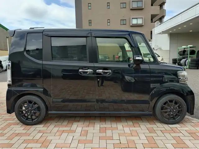 ホンダ Ｎ ＢＯＸ カスタム ターボ SSパッケージ 新潟県 2015(平27)年 7.2万km スマートブラック (株)IDOMが運営する【じしゃロン新潟店】の自社ローン専用車両になります。/こちらは現金またはオートローンご利用時の価格です。自社ローンご希望の方は別途その旨お申付け下さい/純正ナビ/FM/AM/CD/DVD視聴可能/ワンセグTV視聴可能(走行中視聴不可)/Bluetooth接続可能/バックカメラ/ETC/プッシュスタート/パドルシフト/両側パワースライドドア/シートカバー付き/前方のみドライブレコーダー(DRY-ST300)/純正フロアマット/電動格納ウィンカーミラー/横滑り防止装置/衝突被害軽減システム/スマートキー/スペアキー×１/取扱説明書
