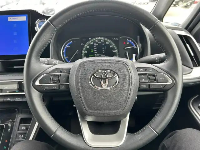 トヨタ ヴォクシー ハイブリッド S－Z 岡山県 2023(令5)年 4.5万km ホワイトパールクリスタルシャイン 車検R8年4月まで/登録時走行距離44558km/純正13.2インチ有機ELフリップダウンモニター/純正10.5インチナビ/フルセグTV/(AM.FM.TV.CD.DVD.USB.HDMI.BT)/両側パワースライドドア/シートヒーター/バックビューモニター/ETC2.0/レーダークルーズコントロール/衝突軽減ブレーキ/クリアランスソナー/100V充電/オートライト/オートマチックハイビーム/17インチ純正AW/横滑り防止装置/ワンオーナー