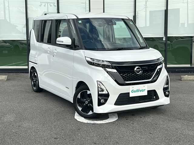 日産 ルークス ハイウェイスター X 岐阜県 2022(令4)年 2.6万km ホワイトパール 登録時走行距離25374km/社外7インチＳＤナビ　/両側電動ドア　/全方位カメラ　/コーナーセンサー後方　/ＬＥＤヘッドライト　/スマートキー　/スペアキー１本　/ドライブレコーダー前方　/純正14アルミホイール　/アイドリングストップ　/プッシュスタート　/ＥＴＣ/取扱説明書/パワーステアリング/パワーウィンドウ/エアコンAAC/Blue tooth接続/CDチェンジャー/SDミュージックサーバー/iPod/AUX接続/ベンチシート/フルフラットシート/社外フロアマット/ABS/横滑り防止装置/盗難防止装置/オートライト/エアバッグW＋サイド