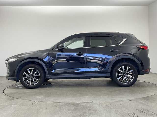 マツダ ＣＸ－５ XD プロアクティブ 兵庫県 2017(平29)年 1.6万km ジェットブラックマイカ ・電動スライドガラスサンルーフ（チルトアップ機構付）/・ＣＤ／ＤＶＤプレーヤー＋地上デジタルＴＶチューナー（フルセグ）/・純正ナビ＆フルセグ＆USB＆DVD/・バックカメラ/・サイドカメラ/・BSM/・i-ACTIVSENSE/・衝突被害軽減ブレーキ/・AT誤発進抑制制御/・BSM（ブラインド・スポット・モニタリング）/・RCTA（リア・クロス・トラフィック・アラート）/・オートハイビーム/・ステアリングヒーター/・シートヒーター/・白レザーシート/・前後コーナーセンサー/・ステアリングリモコン/・レーダークルーズコントロール/・全方位ドライブレコーダー/・純正フロアマット/・LEDライト/・フォグ/・純正19インチアルミホイール/・スマートキー/・スペアキー/・プッシュスタート/・パワーバックドア/・ステアリングヒーター/・ブレーキホールド