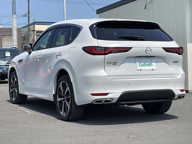 マツダ ＣＸ－６０ XD HV エクスクルーシブモダン 道北・旭川 2022(令4)年 4.6万km ロジウムホワイトプレミアムメタリック ・４ＷＤ/・禁煙者/・純正ナビ/　ＴＶ・USB・スマホ連携・ＢＴ・HDMI/・BOSEサウンドシステム/・白本革シート/・シースルービュー/・前席パワーシート＆エアシート/・全席シートヒーター/・Ｄ席メモリーシート/・純正２０インチアルミホイール/・パドルシフト/・ステアリングヒーター/・パワーバックドア/・ワイパーデアイサー/・社外ドライブレコーダー/・マツダコネクティッドサービス/・マツダi-ACTIVSENSE/　ハイ・ビーム・コントロールシステム/　アダプティブ・LED・ヘッドライト/　車線逸脱警報システム/　ブラインド・スポット・モニタリング/　交通標識認識システム/　ディスタンス＆スピード・アラート/　前後側方接近車両認知/　360°ビューモニター/　ドライバー・アテンション・アラート/　ドライバー・モニタリング/　マツダ・レーダー・クルーズ・コントロール/　クルージング＆トラフィック・サポート/　レーンキープ・アシスト・システム/　緊急時車線維持支援/　スマート・ブレーキ・サポート/　AT誤発進抑制制御/・ヘッドアップディスプレイ/・新車時保証書/取説/・ETC