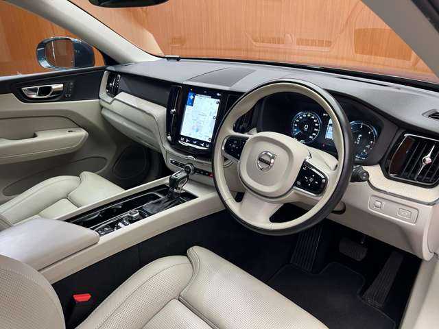 ボルボ ＸＣ６０ D4 AWD インスクリプション 千葉県 2018(平30)年 4.7万km デニムブルーメタリック パノラマＳＲ　/純正ナビ　/３６０°カメラ　/ＡＣＣ/ＢＳＭ　/レザーシート　/シートヒーター　/ベンチレーター　/パワーシート　/ＬＥＤヘッドライト　/ハイビームアシスト　/電動リアゲート　/パーキングアシスト