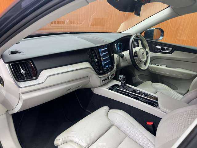 ボルボ ＸＣ６０ D4 AWD インスクリプション 千葉県 2018(平30)年 4.7万km デニムブルーメタリック パノラマＳＲ　/純正ナビ　/３６０°カメラ　/ＡＣＣ/ＢＳＭ　/レザーシート　/シートヒーター　/ベンチレーター　/パワーシート　/ＬＥＤヘッドライト　/ハイビームアシスト　/電動リアゲート　/パーキングアシスト