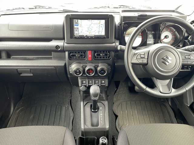 スズキ ジムニー XC 大阪府 2021(令3)年 3.7万km ミディアムグレーメタリック セーフティーサポート/・デュアルセンサーブレーキサポート/・誤発進抑制機能/・車線逸脱警報機能/・ふらつき警報機能/・先行車発進お知らせ機能/・ハイビームアシスト/ストラーダ社外ナビ/・Bluetooth/・フルセグTV/・バックカメラ/クルーズコントロール/アイドリングストップ/純正16インチアルミホイール/LEDヘッド/・オートライト/シートヒーター/プッシュスタート/ETC/新車保証書/取扱説明書