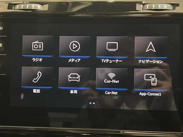 フォルクスワーゲン ゴルフ TSIハイライン 新潟県 2018(平30)年 3.4万km ピュアホワイト Volkswagenオールイン、セーフティ/・アダプティブクルーズコントロール/・レーンキープアシスト/・渋滞時追従支援システム/・スタティックコーナリングライト/・リアビューカメラ/・ブラインドスポットディテクション/・リアトラフィックアラート/・プリクラッシュブレーキシステム/LEDヘッドライト(オートハイトコントロール機能)/DiscoverProパッケージ/・SSDナビゲーション【CD/DVD/フルセグ/BT】/・ETC2.0/オートホールド/アクティブシリンダーマネジメント/スマートエントリー＆スタートシステム/インテリアアンビエントライト/Highline専用クロームパッケージ/マイクリフリースシート