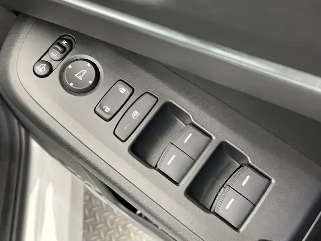 ホンダ ヴェゼル ハイブリッド e:HEV Z 栃木県 2025(令7)年 0.1千km プラチナホワイトパール 登録済未使用車/純正ナビ/(Bluetooth/フルセグTV/USB)/バックカメラ/ホンダセンシング/・衝突軽減ブレーキ/・誤発進抑制機能/・アダプティブクルーズコントロール/・車線維持支援システム/・路外逸脱抑制機能/・先行車発進お知らせ機能/・標識認識機能/・オートハイビーム/・トラフィックジャムアシスト/・アダプティブドライビングビーム/・ブラインドスポットインフォメーション/・後退出庫サポート/ビルトインETC2.0/ワイヤレス充電器/ハーフレザーシート/前席シートヒーター/パドルシフト/LEDヘッドライト/純正18インチAW/スマートキー/プッシュスタート