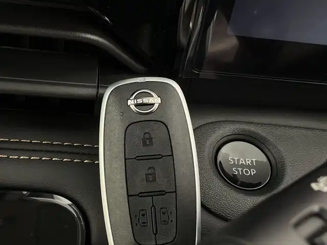 日産 セレナ e－パワー ハイウェイスター V 新潟県 2025(令7)年 0.1千km 白 プロパイロット緊急停止支援システム/インテリジェントルームミラー/NissanConnectナビゲーションシステム/Bluetooth/フルセグTV/インテリジェント アラウンドビューモニター/両側パワースライドドア/フットオープナー/レーダークルーズコントロール/アダプティブLEDヘッドライトシステム/純正16インチアルミホイール/ワイヤレス充電器/ブラインドスポットモニター/前後ドラレコ/スマートキー/ビルトインETC2.0