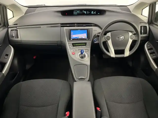 トヨタ プリウス L 鹿児島県 2013(平25)年 4.4万km シルバーM 社外ナビ /（AM/FM/ワンセグTV）/ETC/スマートキー /電格ミラー/ヘッドライトレベライザー/フロアマット/スペアキー/ウインカーミラー/ドアバイザー/オートライト