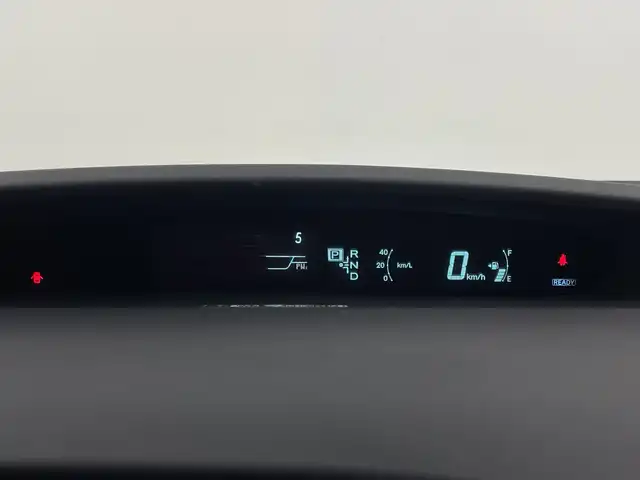 トヨタ プリウス L 鹿児島県 2013(平25)年 4.4万km シルバーM 社外ナビ /（AM/FM/ワンセグTV）/ETC/スマートキー /電格ミラー/ヘッドライトレベライザー/フロアマット/スペアキー/ウインカーミラー/ドアバイザー/オートライト