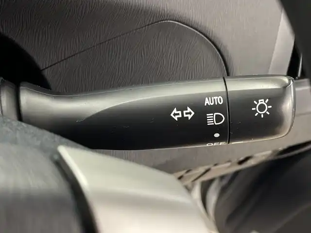 トヨタ プリウス L 鹿児島県 2013(平25)年 4.4万km シルバーM 社外ナビ /（AM/FM/ワンセグTV）/ETC/スマートキー /電格ミラー/ヘッドライトレベライザー/フロアマット/スペアキー/ウインカーミラー/ドアバイザー/オートライト