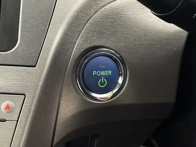 トヨタ プリウス L 鹿児島県 2013(平25)年 4.4万km シルバーM 社外ナビ /（AM/FM/ワンセグTV）/ETC/スマートキー /電格ミラー/ヘッドライトレベライザー/フロアマット/スペアキー/ウインカーミラー/ドアバイザー/オートライト