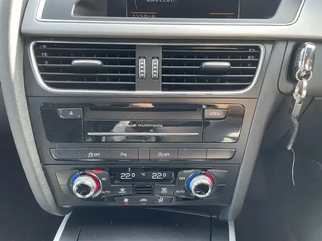 アウディ Ａ４ アバント 2．0 TFSI 神奈川県 2012(平24)年 4.9万km デイトナグレーパールエフェクト 純正ナビ(DVD/CD/AM/FM/BT/SD)/フルセグTV/バックカメラ/前席パワーシート/アイドリングストップ/横滑り防止装置/クリアランスソナー/前後フォグランプ/スマートキー/プッシュスタート/HIDヘッドライト/オートライト/オートワイパー/純正トノカバー/ビルトインETC/保証書/取扱説明書