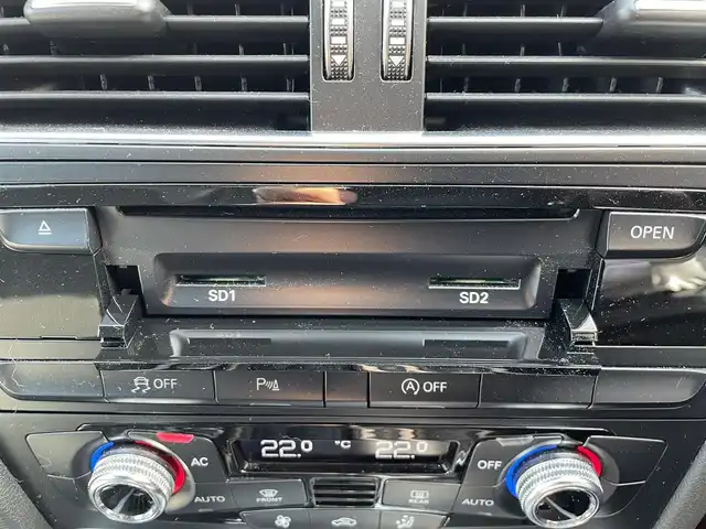 アウディ Ａ４ アバント 2．0 TFSI 神奈川県 2012(平24)年 4.9万km デイトナグレーパールエフェクト 純正ナビ(DVD/CD/AM/FM/BT/SD)/フルセグTV/バックカメラ/前席パワーシート/アイドリングストップ/横滑り防止装置/クリアランスソナー/前後フォグランプ/スマートキー/プッシュスタート/HIDヘッドライト/オートライト/オートワイパー/純正トノカバー/ビルトインETC/保証書/取扱説明書