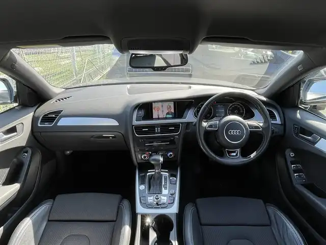 アウディ Ａ４ アバント 2．0 TFSI 神奈川県 2012(平24)年 4.9万km デイトナグレーパールエフェクト 純正ナビ(DVD/CD/AM/FM/BT/SD)/フルセグTV/バックカメラ/前席パワーシート/アイドリングストップ/横滑り防止装置/クリアランスソナー/前後フォグランプ/スマートキー/プッシュスタート/HIDヘッドライト/オートライト/オートワイパー/純正トノカバー/ビルトインETC/保証書/取扱説明書