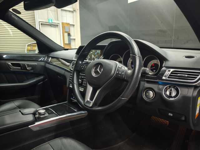 メルセデス・ベンツ Ｅ３５０ アバンギャルド 群馬県 2014(平26)年 5.4万km ポーラホワイト パノラミックスライディングルーフ/レーダーセーフティパッケージ/黒本革シート/レーダーセーフティパッケージ/前席シートヒーター/前席パワーシート/純正HDDナビ/18インチAW/ETC2.0/LEDライト