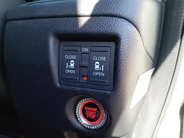 ホンダ Ｎ ＢＯＸ カスタム G L ターボ ホンダセンシング 福井県 2019(令1)年 6.8万km プラチナホワイトパール 4WD/純正8インチナビ（VXU-195NBi）/・（フルセグTV/CD/DVD/Bluetooth）/バックカメラ/両側パワースライドドア/ホンダセンシング/レーンキープアシスト/レーダークルーズコントロール/ETC/前後ドライブレコーダー/純正フロアマット/ステアリングリモコン/パドルシフト/オートLEDヘッドライト/電動格納ウィンカーミラー/純正15インチAW/スマートキー