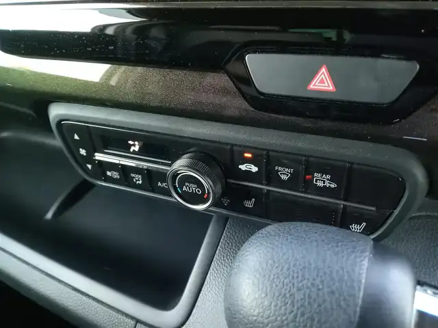 ホンダ Ｎ ＢＯＸ カスタム G L ターボ ホンダセンシング 福井県 2019(令1)年 6.8万km プラチナホワイトパール 4WD/純正8インチナビ（VXU-195NBi）/・（フルセグTV/CD/DVD/Bluetooth）/バックカメラ/両側パワースライドドア/ホンダセンシング/レーンキープアシスト/レーダークルーズコントロール/ETC/前後ドライブレコーダー/純正フロアマット/ステアリングリモコン/パドルシフト/オートLEDヘッドライト/電動格納ウィンカーミラー/純正15インチAW/スマートキー