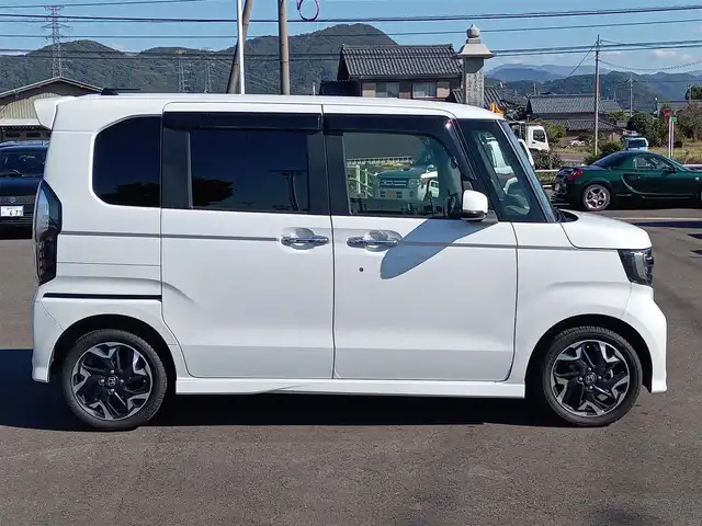 ホンダ Ｎ ＢＯＸ カスタム G L ターボ ホンダセンシング 福井県 2019(令1)年 6.8万km プラチナホワイトパール 4WD/純正8インチナビ（VXU-195NBi）/・（フルセグTV/CD/DVD/Bluetooth）/バックカメラ/両側パワースライドドア/ホンダセンシング/レーンキープアシスト/レーダークルーズコントロール/ETC/前後ドライブレコーダー/純正フロアマット/ステアリングリモコン/パドルシフト/オートLEDヘッドライト/電動格納ウィンカーミラー/純正15インチAW/スマートキー