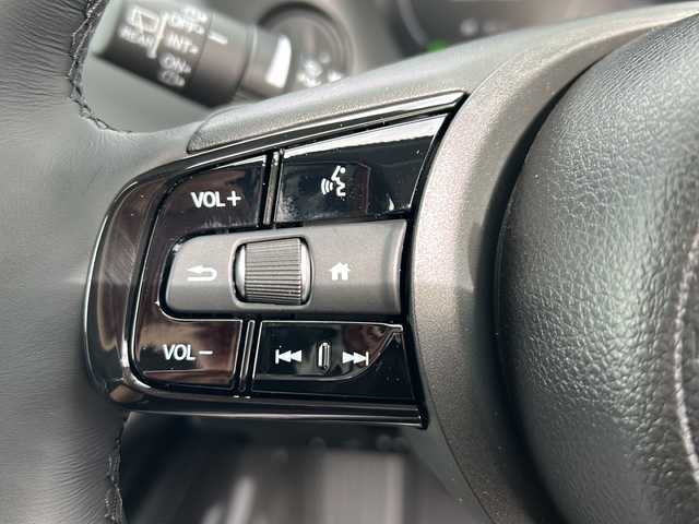 ホンダ ヴェゼル ハイブリッド e:HEV Z 岐阜県 2025(令7)年 0.1千km プラチナホワイトパール 登録時走行距離：3km/登録済み未使用車/Honda CONNECTディスプレー/バックモニター/フルセグテレビ/クルーズコントロール/ETC2.0車載器/ワイヤレス充電器/Honda SENSING/ブラインドスポットインフォメーション/アダプティブドライビングビーム(ADB)/後退出庫サポート/運転席助手席シートヒーター/ハンズフリーアクセスパワーテールゲート(予約クローズ機能付)/LEDシーケンシャルターンシグナルランプ/18インチアルミホイール/コンビシート（シートヒータ・エアシート）/ハーフレザーシート/本革巻きステアリングアイドリングストップ/保証書