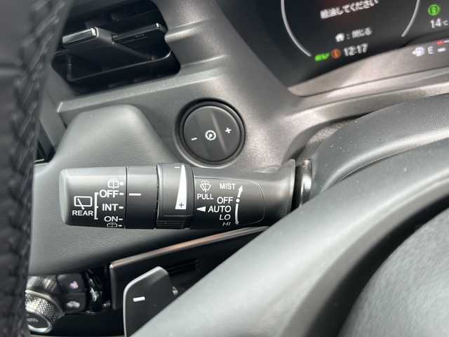 ホンダ ヴェゼル ハイブリッド e:HEV Z 岐阜県 2025(令7)年 0.1千km プラチナホワイトパール 登録時走行距離：3km/登録済み未使用車/Honda CONNECTディスプレー/バックモニター/フルセグテレビ/クルーズコントロール/ETC2.0車載器/ワイヤレス充電器/Honda SENSING/ブラインドスポットインフォメーション/アダプティブドライビングビーム(ADB)/後退出庫サポート/運転席助手席シートヒーター/ハンズフリーアクセスパワーテールゲート(予約クローズ機能付)/LEDシーケンシャルターンシグナルランプ/18インチアルミホイール/コンビシート（シートヒータ・エアシート）/ハーフレザーシート/本革巻きステアリングアイドリングストップ/保証書