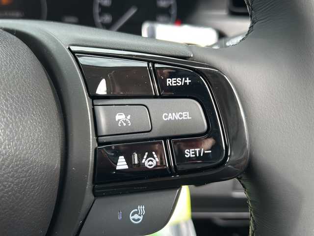 ホンダ ヴェゼル ハイブリッド e:HEV Z 岐阜県 2025(令7)年 0.1千km プラチナホワイトパール 登録時走行距離：3km/登録済み未使用車/Honda CONNECTディスプレー/バックモニター/フルセグテレビ/クルーズコントロール/ETC2.0車載器/ワイヤレス充電器/Honda SENSING/ブラインドスポットインフォメーション/アダプティブドライビングビーム(ADB)/後退出庫サポート/運転席助手席シートヒーター/ハンズフリーアクセスパワーテールゲート(予約クローズ機能付)/LEDシーケンシャルターンシグナルランプ/18インチアルミホイール/コンビシート（シートヒータ・エアシート）/ハーフレザーシート/本革巻きステアリングアイドリングストップ/保証書