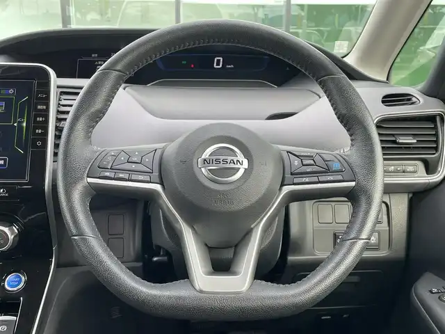 日産 セレナ e－パワー ハイウェイスター V 和歌山県 2020(令2)年 5.8万km ブリリアントホワイトパール 純正ナビ/アラウンドビューモニター/フルセグTV/純正フリップダウンモニター/両側パワースライドドア/エマージェンシーブレーキ/プロパイロット/前後コーナーセンサー/ビルトインETC/ドライブレコーダー/LEDヘッドライト/オートライト