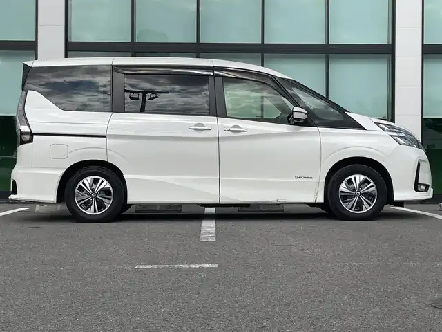 日産 セレナ e－パワー ハイウェイスター V 和歌山県 2020(令2)年 5.8万km ブリリアントホワイトパール 純正ナビ/アラウンドビューモニター/フルセグTV/純正フリップダウンモニター/両側パワースライドドア/エマージェンシーブレーキ/プロパイロット/前後コーナーセンサー/ビルトインETC/ドライブレコーダー/LEDヘッドライト/オートライト