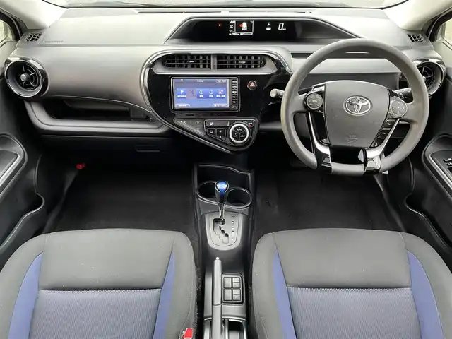 トヨタ アクア S 島根県 2018(平30)年 7.1万km スーパーホワイトⅡ 登録時走行距離70903km/純正ナビ（Bluetooth・AM・FM・CD）/ETC/ドライブレコーダー/ウィンカーミラー/ドアバイザー/ABS/横滑り防止装置/ステアリングスイッチ/ECOモード/EVモード/禁煙車