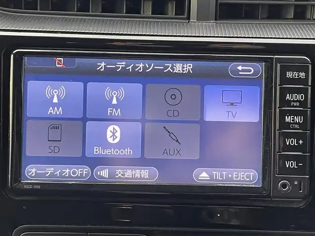 トヨタ アクア S 島根県 2018(平30)年 7.1万km スーパーホワイトⅡ 登録時走行距離70903km/純正ナビ（Bluetooth・AM・FM・CD）/ETC/ドライブレコーダー/ウィンカーミラー/ドアバイザー/ABS/横滑り防止装置/ステアリングスイッチ/ECOモード/EVモード/禁煙車