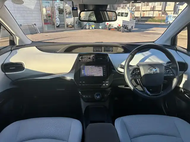 トヨタ プリウス SセーフティプラスⅡ 愛知県 2021(令3)年 2万km グレーメタリック 禁煙　ワンオーナー　純正ナビ　地デジＴＶ　Ｂｌｕｅｔｏｏｔｈ　バックカメラ　ドライブレコーダー　ＥＴＣ　前後コーナーセンサー　ＬＥＤオートハイビーム　レーダークルーズ　ＬＫＡ　ＢＳＭ　１５００Ｗ電源　横滑り防止装置　スマートキー×２