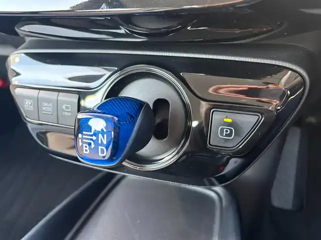 トヨタ プリウス SセーフティプラスⅡ 愛知県 2021(令3)年 2万km グレーメタリック 禁煙　ワンオーナー　純正ナビ　地デジＴＶ　Ｂｌｕｅｔｏｏｔｈ　バックカメラ　ドライブレコーダー　ＥＴＣ　前後コーナーセンサー　ＬＥＤオートハイビーム　レーダークルーズ　ＬＫＡ　ＢＳＭ　１５００Ｗ電源　横滑り防止装置　スマートキー×２