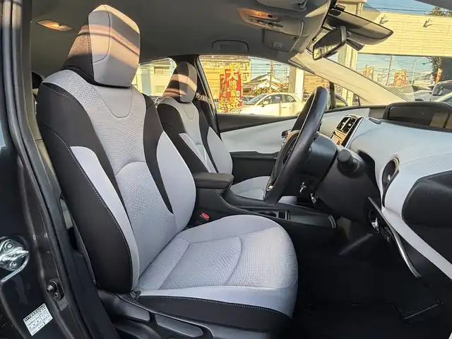 トヨタ プリウス SセーフティプラスⅡ 愛知県 2021(令3)年 2万km グレーメタリック 禁煙　ワンオーナー　純正ナビ　地デジＴＶ　Ｂｌｕｅｔｏｏｔｈ　バックカメラ　ドライブレコーダー　ＥＴＣ　前後コーナーセンサー　ＬＥＤオートハイビーム　レーダークルーズ　ＬＫＡ　ＢＳＭ　１５００Ｗ電源　横滑り防止装置　スマートキー×２