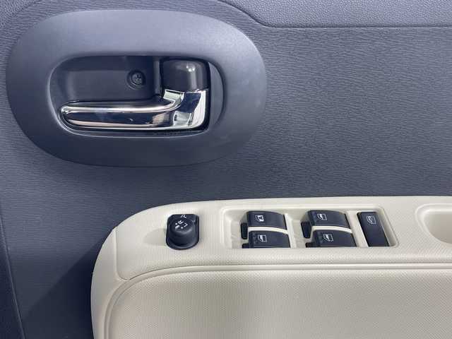 ダイハツ ミラ ココア プラスX 神奈川県 2017(平29)年 4.7万km パールホワイトⅢ 純正8型ナビゲーション【NMZM-W67D】/・Bluetooth/CD/DVD/フルセグ/AM/FM/バックカメラ/USB/アイドリングストップ/スマートキー/純正フロアマット/ベンチシート/LEDヘッドライト/フォグランプ/ルーフレール/ABS/盗難防止装置