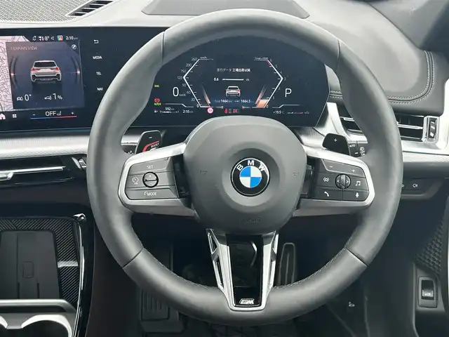 ＢＭＷ ＢＭＷ Ｘ１ xDrive 20d Mスポーツ 熊本県 2025(令7)年 0.2万km 白 純正ナビ/・AM/FM/BT/・アンドロイドオート/アップルカープレイ/ハーマンカードンスピーカー/サンルーフ/ドライビングアシストプロフェッショナル/・ACC/・ステアリングアシスト/・レーンキープアシスト/・レーンチェンジウォーニング/・レーンチェンジアシスト/・クロストラフィックウォーニング/ヘッドアップディスプレイ/パーキングアシストプラス/・360°カメラ/・アクティブPDC/・パーキングアシスト/・リモート3Dビュー/・リバースアシスト/ハーフレザーシート/シートヒーター/ワイヤレスチャージング/アダプティブLEDヘッドライト/ハイビームアシスト/オートマチックテールゲート/前後ドライブレコーダー/革巻きステアリング/ステアリングスイッチ/パドルシフト/純正フロアマット/純正アルミホイール