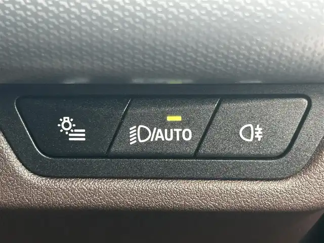 ＢＭＷ ＢＭＷ Ｘ１ xDrive 20d Mスポーツ 熊本県 2025(令7)年 0.2万km 白 純正ナビ/・AM/FM/BT/・アンドロイドオート/アップルカープレイ/ハーマンカードンスピーカー/サンルーフ/ドライビングアシストプロフェッショナル/・ACC/・ステアリングアシスト/・レーンキープアシスト/・レーンチェンジウォーニング/・レーンチェンジアシスト/・クロストラフィックウォーニング/ヘッドアップディスプレイ/パーキングアシストプラス/・360°カメラ/・アクティブPDC/・パーキングアシスト/・リモート3Dビュー/・リバースアシスト/ハーフレザーシート/シートヒーター/ワイヤレスチャージング/アダプティブLEDヘッドライト/ハイビームアシスト/オートマチックテールゲート/前後ドライブレコーダー/革巻きステアリング/ステアリングスイッチ/パドルシフト/純正フロアマット/純正アルミホイール