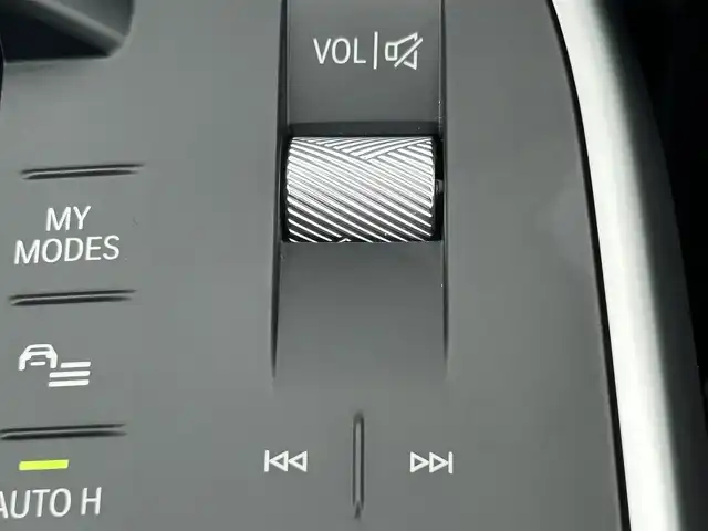 ＢＭＷ ＢＭＷ Ｘ１ xDrive 20d Mスポーツ 熊本県 2025(令7)年 0.2万km 白 純正ナビ/・AM/FM/BT/・アンドロイドオート/アップルカープレイ/ハーマンカードンスピーカー/サンルーフ/ドライビングアシストプロフェッショナル/・ACC/・ステアリングアシスト/・レーンキープアシスト/・レーンチェンジウォーニング/・レーンチェンジアシスト/・クロストラフィックウォーニング/ヘッドアップディスプレイ/パーキングアシストプラス/・360°カメラ/・アクティブPDC/・パーキングアシスト/・リモート3Dビュー/・リバースアシスト/ハーフレザーシート/シートヒーター/ワイヤレスチャージング/アダプティブLEDヘッドライト/ハイビームアシスト/オートマチックテールゲート/前後ドライブレコーダー/革巻きステアリング/ステアリングスイッチ/パドルシフト/純正フロアマット/純正アルミホイール