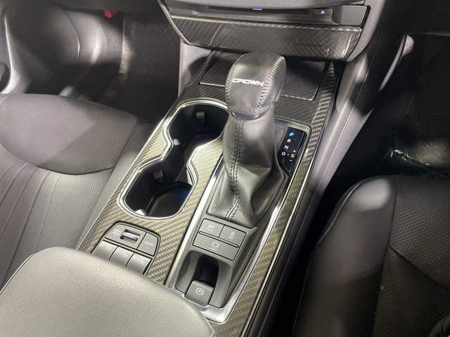 トヨタ クラウン ハイブリッド RS アドバンス 神奈川県 2021(令3)年 2.3万km ブラック 純正12.3インチナビ/(Bluetooth/CD/DVD/TV)/パノラマミックビューモニター/デジタルインナーミラー/ヘッドアップディスプレイ/ブラインドスポットモニター/トヨタセーフティセンス/衝突被害軽減システム/車線逸脱警報/クルーズコントロール/ルーンムーフ/パドルシフト/合皮レザーシート/横滑り防止装置/ETC2.0/アイドリングストップ/LEDヘッドライト/フォグランプ/オートライト/ウィンカーミラー/電動格納ミラー/純正18インチAW/シートヒーター/エアシート/シートリフター/ステアリングヒーター/プッシュスタート/スマートキー/フロアマット