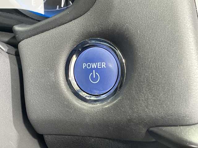 トヨタ クラウン ハイブリッド RS アドバンス 神奈川県 2021(令3)年 2.3万km ブラック 純正12.3インチナビ/(Bluetooth/CD/DVD/TV)/パノラマミックビューモニター/デジタルインナーミラー/ヘッドアップディスプレイ/ブラインドスポットモニター/トヨタセーフティセンス/衝突被害軽減システム/車線逸脱警報/クルーズコントロール/ルーンムーフ/パドルシフト/合皮レザーシート/横滑り防止装置/ETC2.0/アイドリングストップ/LEDヘッドライト/フォグランプ/オートライト/ウィンカーミラー/電動格納ミラー/純正18インチAW/シートヒーター/エアシート/シートリフター/ステアリングヒーター/プッシュスタート/スマートキー/フロアマット