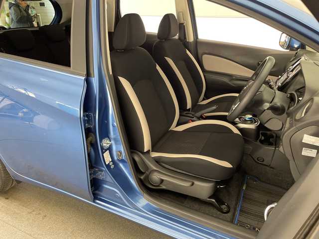 日産 ノート e－パワー X 宮崎県 2017(平29)年 5.9万km シャイニングブルー エマ―ジェンシーブレーキ/車線逸脱警報/クリアランスソナー/インテリジェントルームミラー/純正7インチSDナビ/フルセグTV/CD/DVD/Bluetooth/アラウンドビューモニター/LEDヘッドライト/純正ナビ一体型ドライブレコーダー/ETC/スマートキー×2/取扱説明書/ナビ取扱説明書