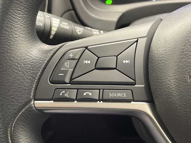 日産 ノート e－パワー X 宮崎県 2017(平29)年 5.9万km シャイニングブルー エマ―ジェンシーブレーキ/車線逸脱警報/クリアランスソナー/インテリジェントルームミラー/純正7インチSDナビ/フルセグTV/CD/DVD/Bluetooth/アラウンドビューモニター/LEDヘッドライト/純正ナビ一体型ドライブレコーダー/ETC/スマートキー×2/取扱説明書/ナビ取扱説明書