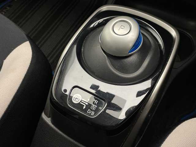 日産 ノート e－パワー X 宮崎県 2017(平29)年 5.9万km シャイニングブルー エマ―ジェンシーブレーキ/車線逸脱警報/クリアランスソナー/インテリジェントルームミラー/純正7インチSDナビ/フルセグTV/CD/DVD/Bluetooth/アラウンドビューモニター/LEDヘッドライト/純正ナビ一体型ドライブレコーダー/ETC/スマートキー×2/取扱説明書/ナビ取扱説明書