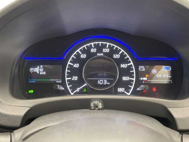 日産 ノート e－パワー X 宮崎県 2017(平29)年 5.9万km シャイニングブルー エマ―ジェンシーブレーキ/車線逸脱警報/クリアランスソナー/インテリジェントルームミラー/純正7インチSDナビ/フルセグTV/CD/DVD/Bluetooth/アラウンドビューモニター/LEDヘッドライト/純正ナビ一体型ドライブレコーダー/ETC/スマートキー×2/取扱説明書/ナビ取扱説明書